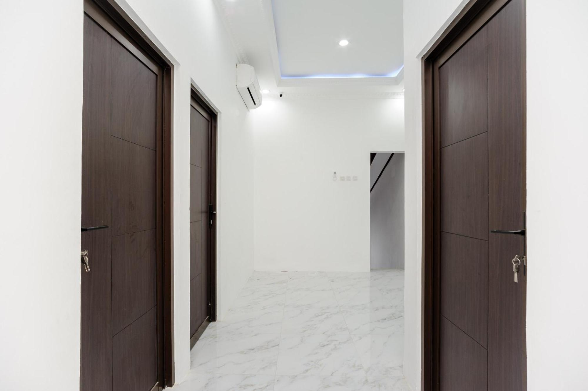 Reddoorz Syariah @ Sakura Hotel Jatiwaringin Bekasi Bagian luar foto