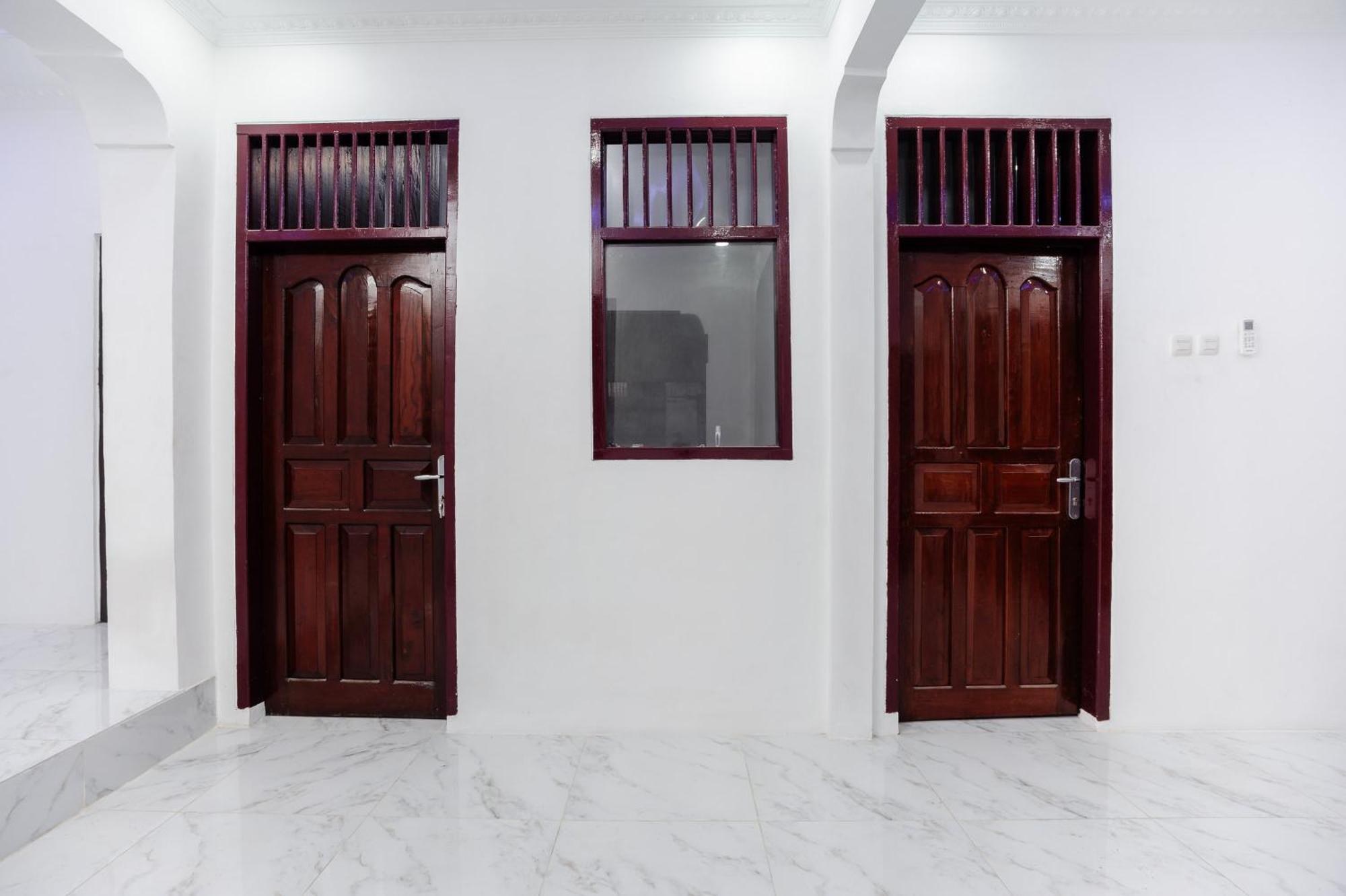Reddoorz Syariah @ Sakura Hotel Jatiwaringin Bekasi Bagian luar foto