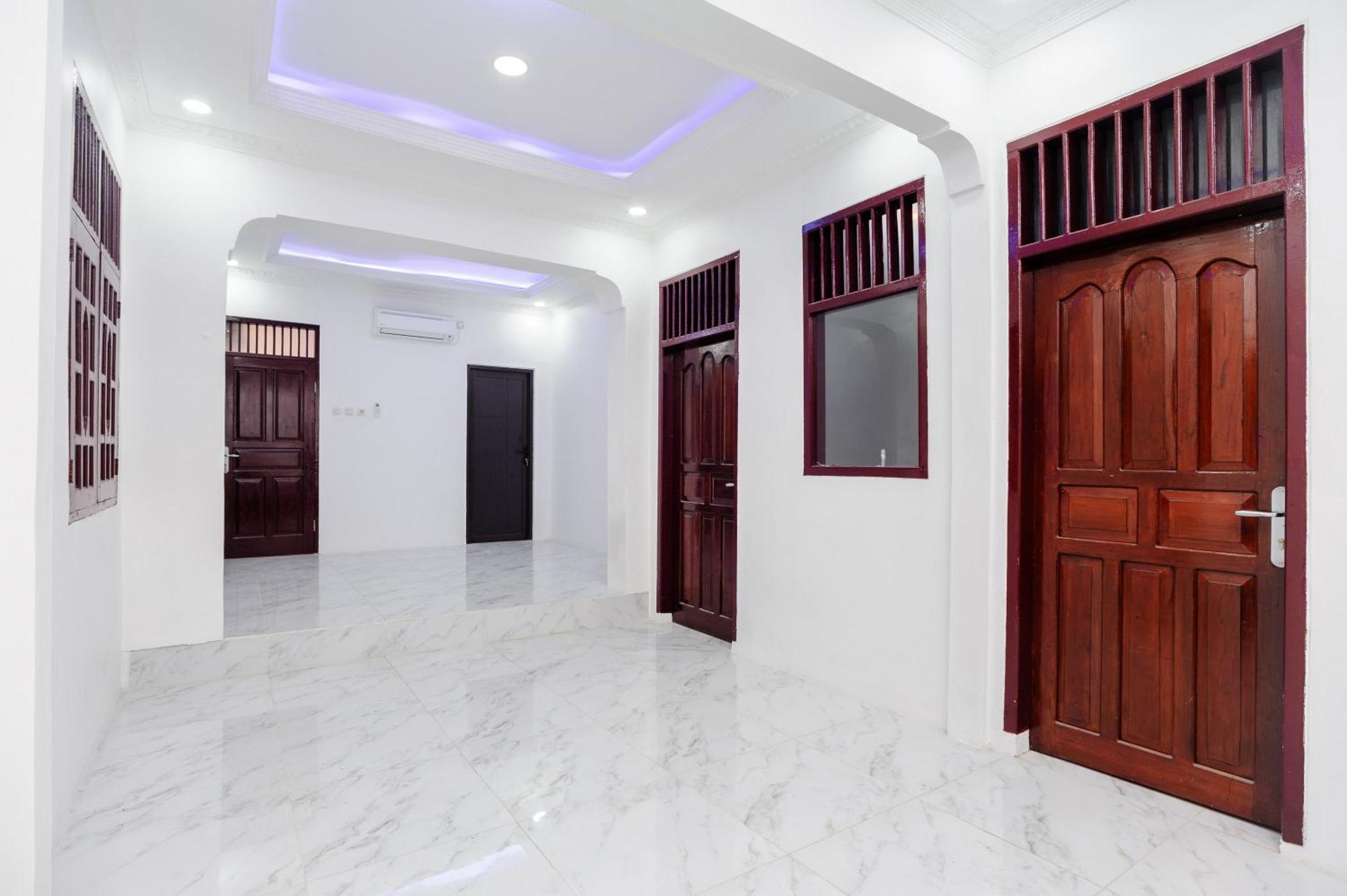 Reddoorz Syariah @ Sakura Hotel Jatiwaringin Bekasi Bagian luar foto